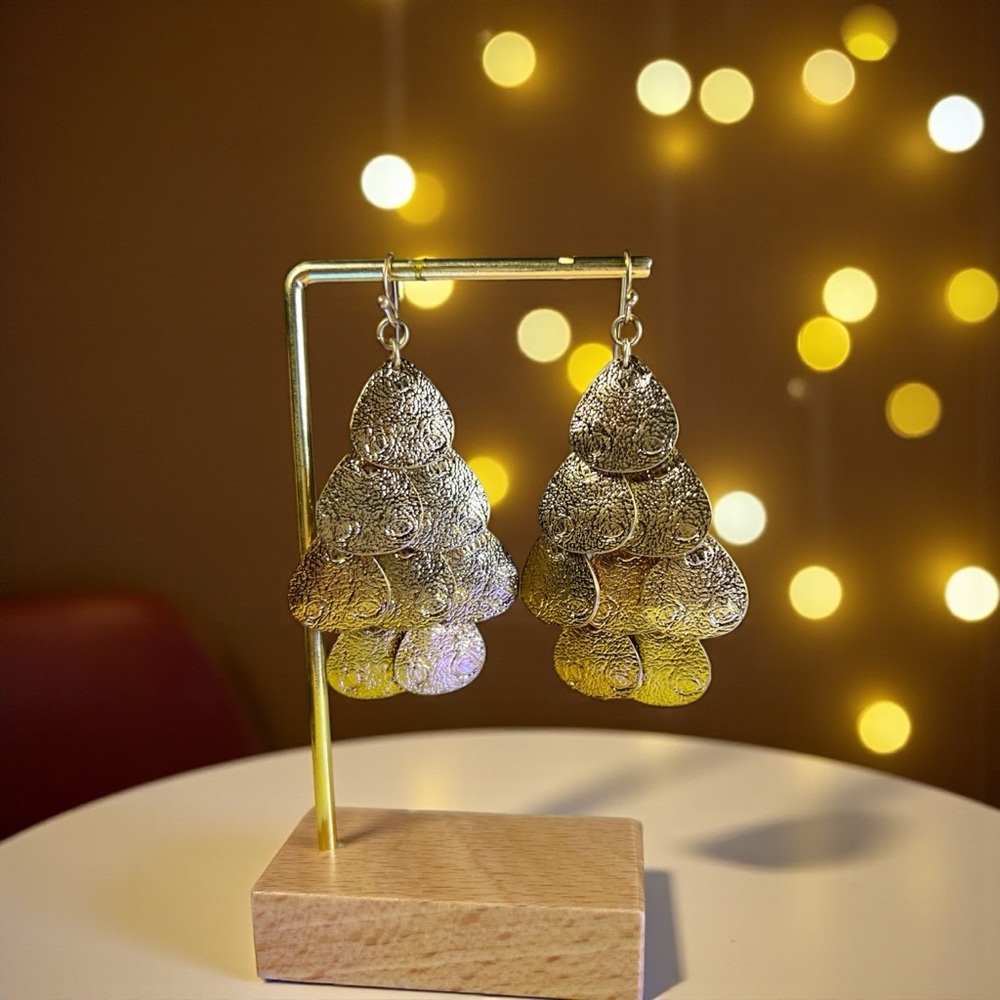 Elegant Gold Fern Leaf Dangle Earrings
